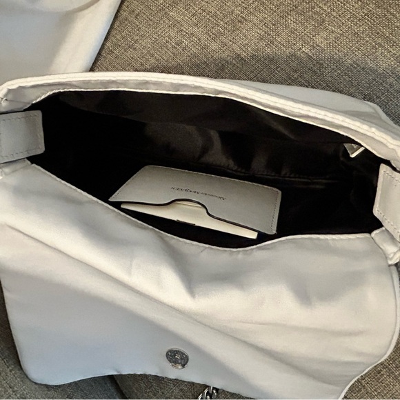 Alexander McQueen designer handbag - Picture 5 of 8